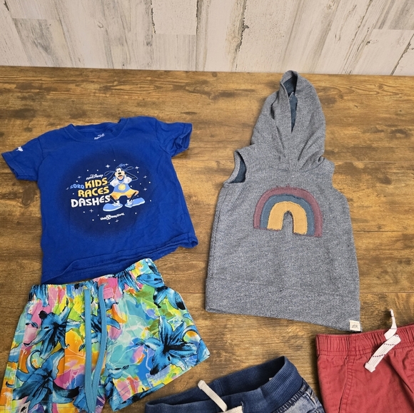 Toddler boys size 2T summer clothing bundle of 6 mostly shorts - Picture 2 of 6